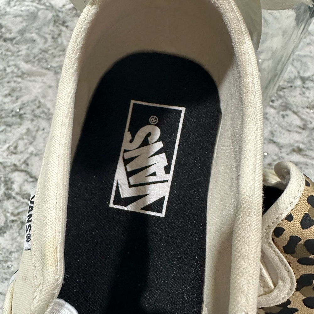 Vans - Picture 2 of 4
